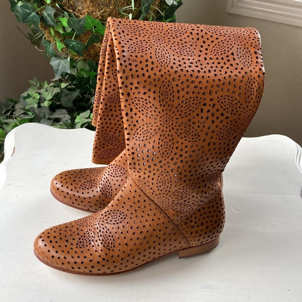 PAOLA FRANI Perforated Tall Leather Boots Made in Italy Size 6 EUC